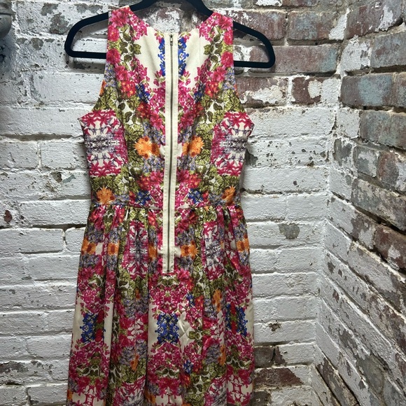 Maggy London Pink Floral Sleeveless Sundress, Size 6. - Picture 4 of 7